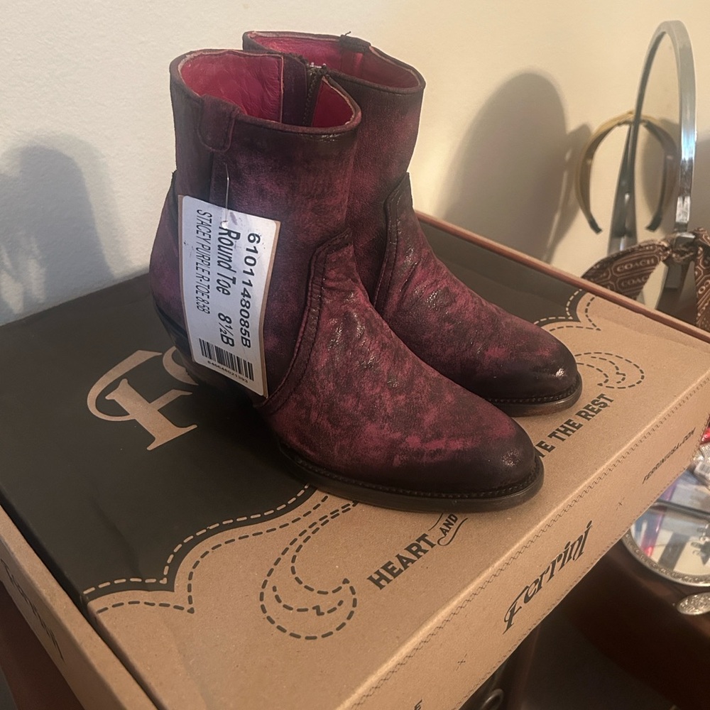 Ferrini beautiful Ankle Boots!